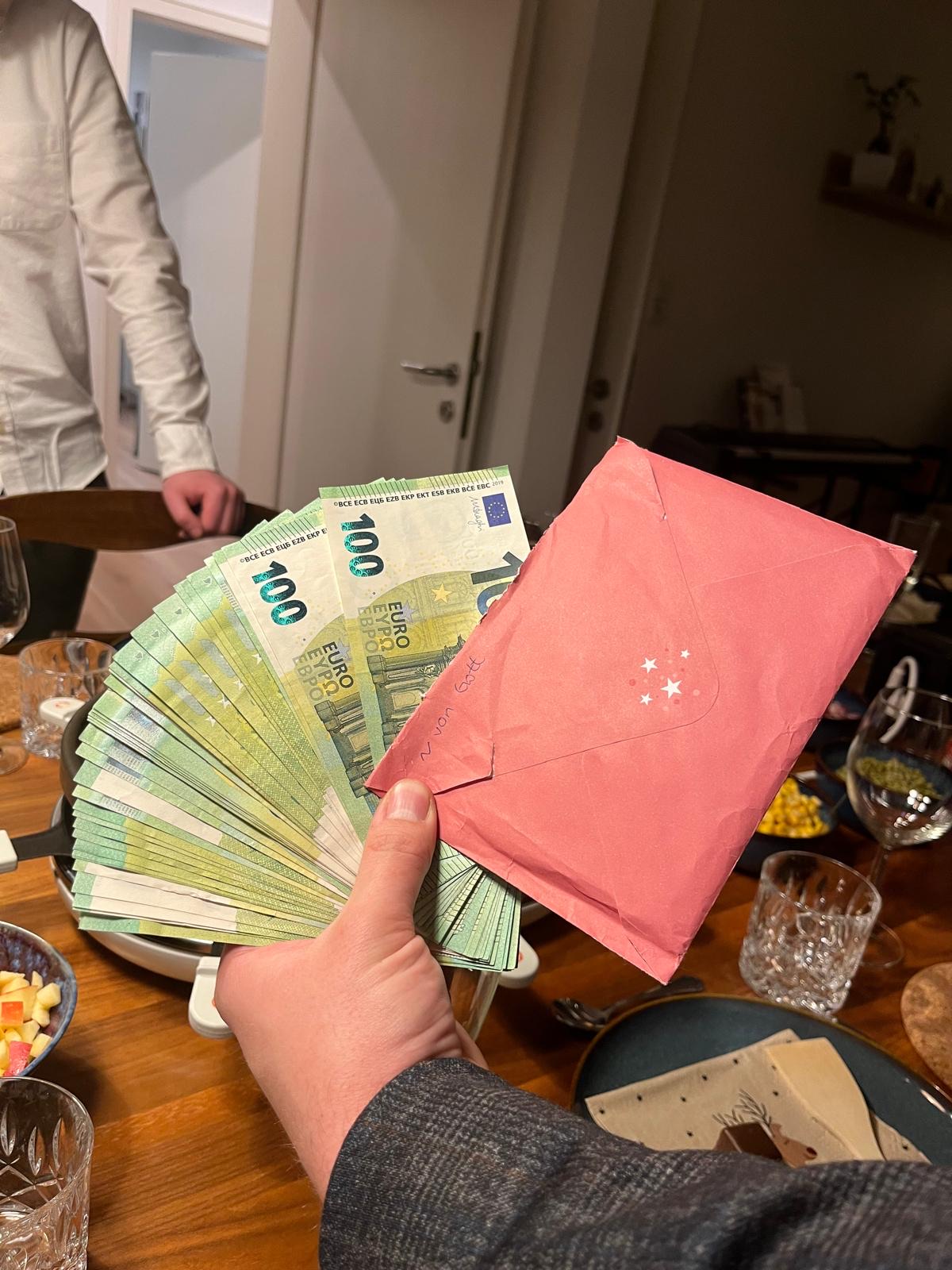 Unglaublich: 5000€ anonyme Spende in Bar!